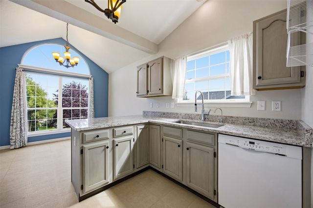 3260 Willowridge Drive D, Marion, IA 52302