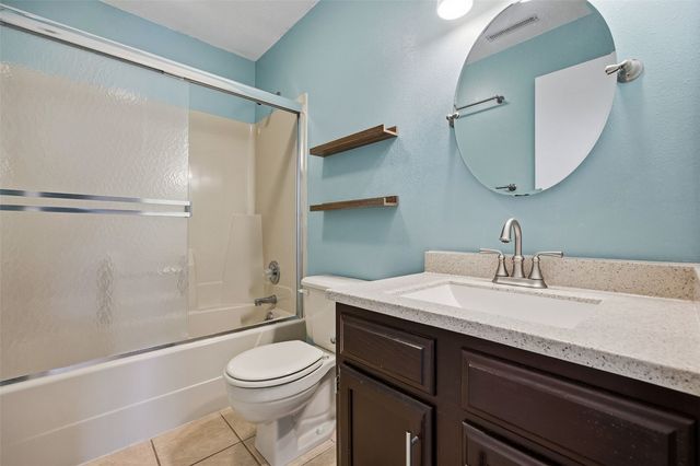 3260 Willowridge Drive D, Marion, IA 52302