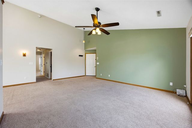 3260 Willowridge Drive D, Marion, IA 52302