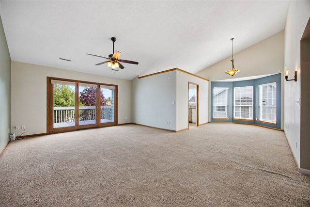 3260 Willowridge Drive D, Marion, IA 52302