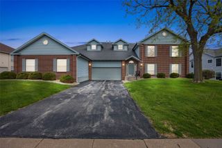 3260 Willowridge Drive D, Marion, IA 52302