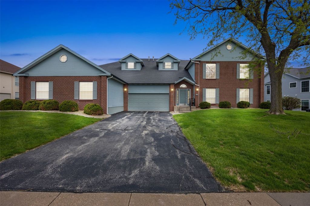 3260 Willowridge Drive D, Marion, IA 52302