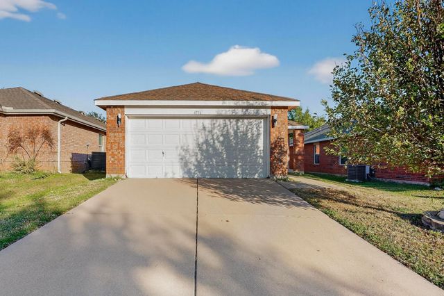 6716 Waterhill Lane, Fort Worth, TX 76179