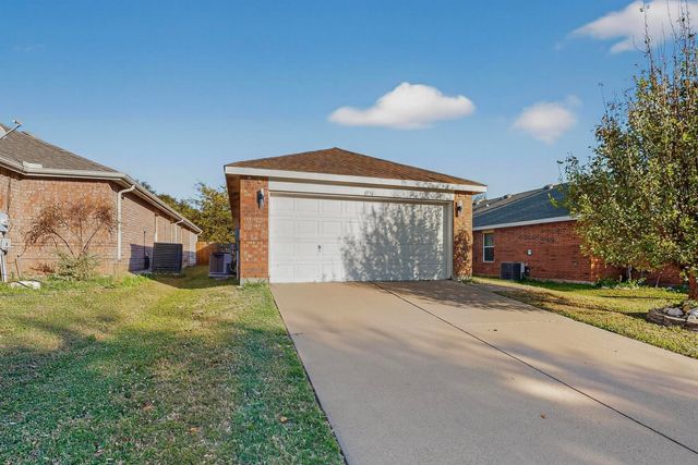 6716 Waterhill Lane, Fort Worth, TX 76179