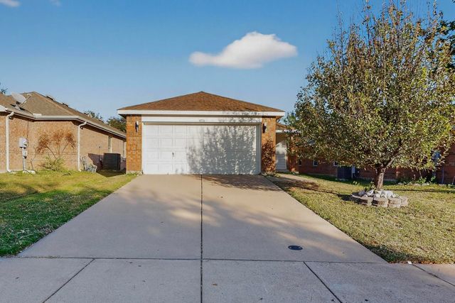 6716 Waterhill Lane, Fort Worth, TX 76179