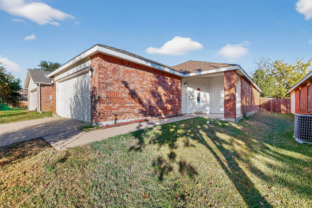 6716 Waterhill Lane, Fort Worth, TX 76179