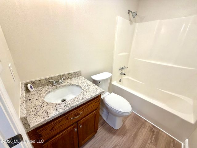 2516 S Beachview Drive, Ocean Springs, MS 39564