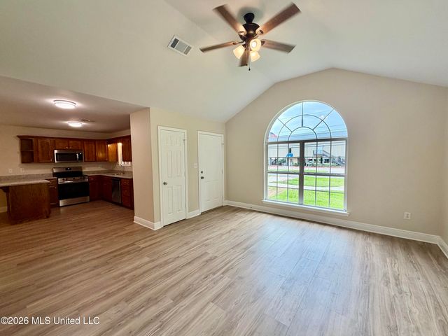 2516 S Beachview Drive, Ocean Springs, MS 39564
