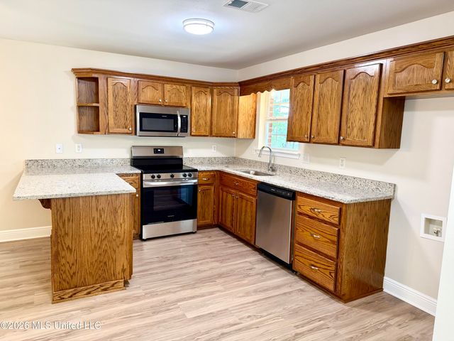 2516 S Beachview Drive, Ocean Springs, MS 39564