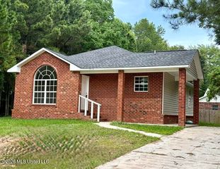 2516 S Beachview Drive, Ocean Springs, MS 39564