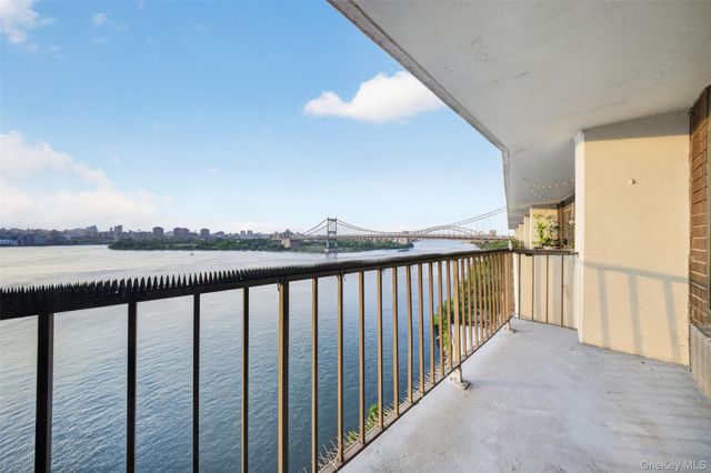 25-40 Shore Boulevard 15Q, Astoria, NY 11222