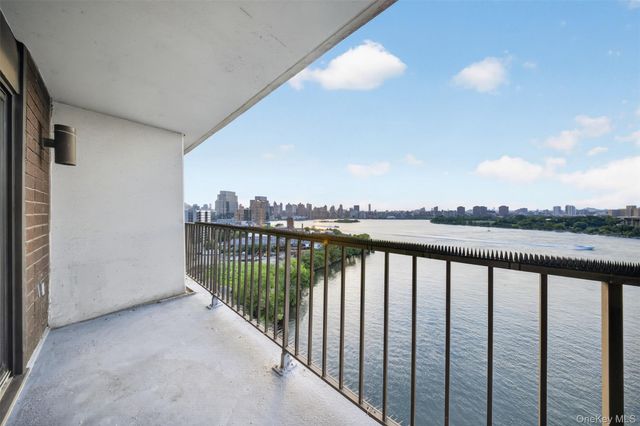 25-40 Shore Boulevard 15Q, Astoria, NY 11222