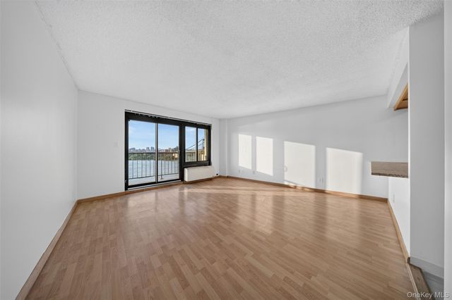 25-40 Shore Boulevard 15Q, Astoria, NY 11222