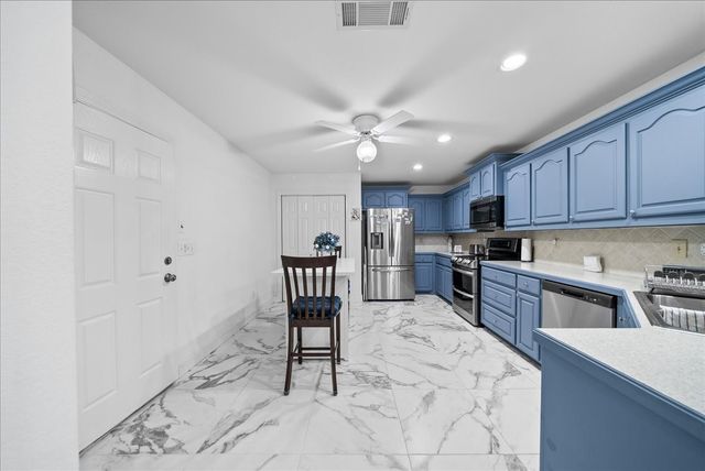942 Cresthill Drive 20, Cedar Hill, TX 75104