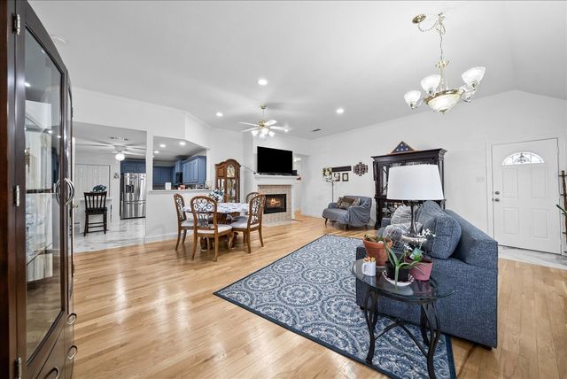 942 Cresthill Drive 20, Cedar Hill, TX 75104