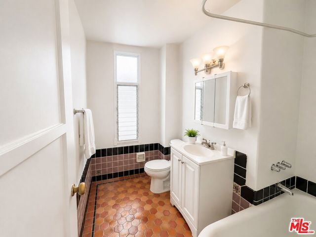 634 S Gramercy Place 304, Los Angeles, CA 90005