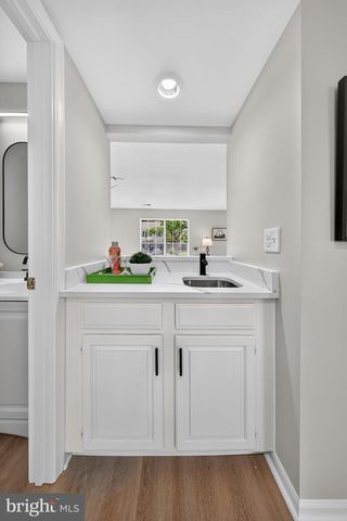 6576 MEDINAH LN, Alexandria, VA 22312