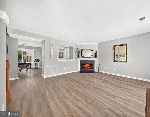 6576 MEDINAH LN, Alexandria, VA 22312