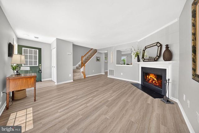 6576 MEDINAH LN, Alexandria, VA 22312