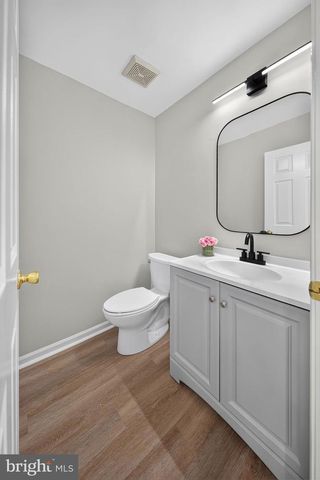 6576 MEDINAH LN, Alexandria, VA 22312