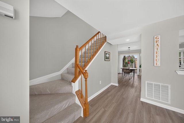 6576 MEDINAH LN, Alexandria, VA 22312