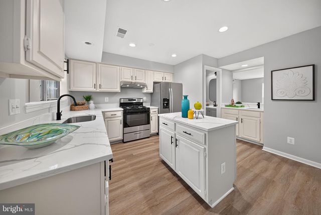 6576 MEDINAH LN, Alexandria, VA 22312