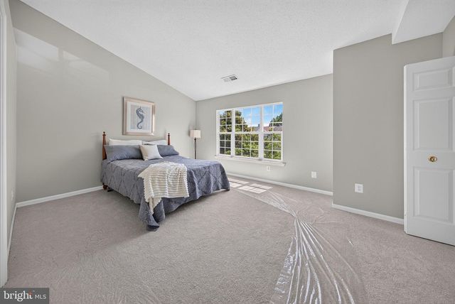 6576 MEDINAH LN, Alexandria, VA 22312