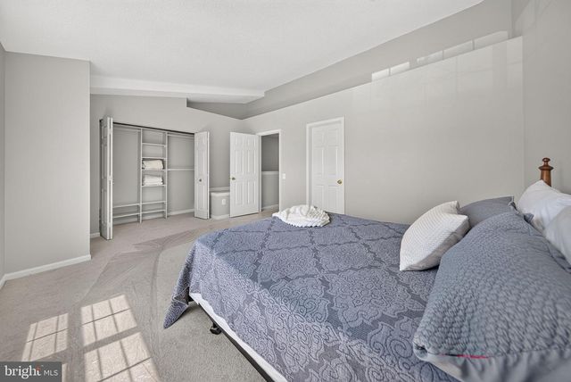 6576 MEDINAH LN, Alexandria, VA 22312