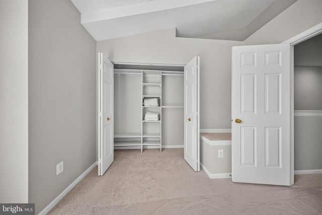 6576 MEDINAH LN, Alexandria, VA 22312