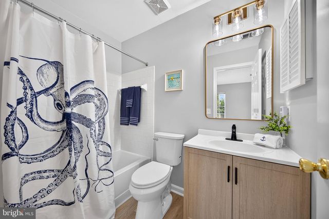 6576 MEDINAH LN, Alexandria, VA 22312