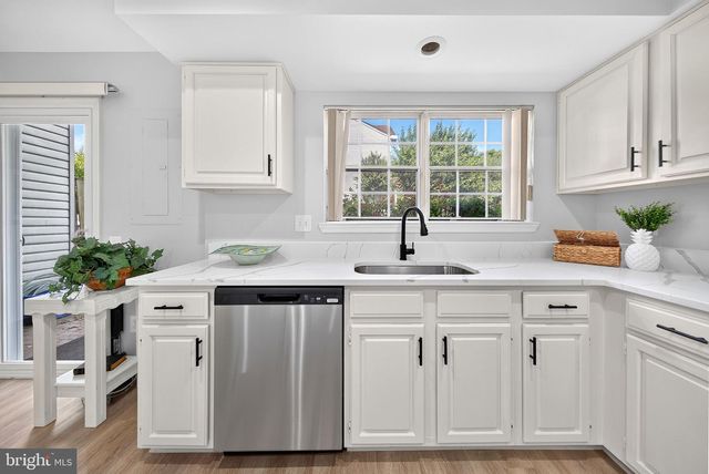 6576 MEDINAH LN, Alexandria, VA 22312