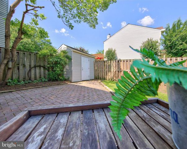 6576 MEDINAH LN, Alexandria, VA 22312