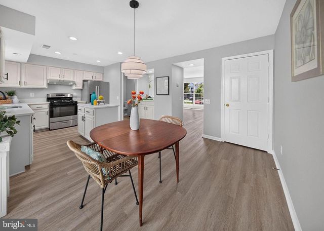 6576 MEDINAH LN, Alexandria, VA 22312
