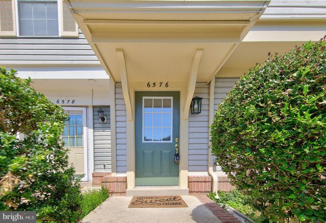 6576 MEDINAH LN, Alexandria, VA 22312