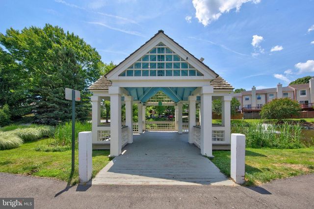 6576 MEDINAH LN, Alexandria, VA 22312