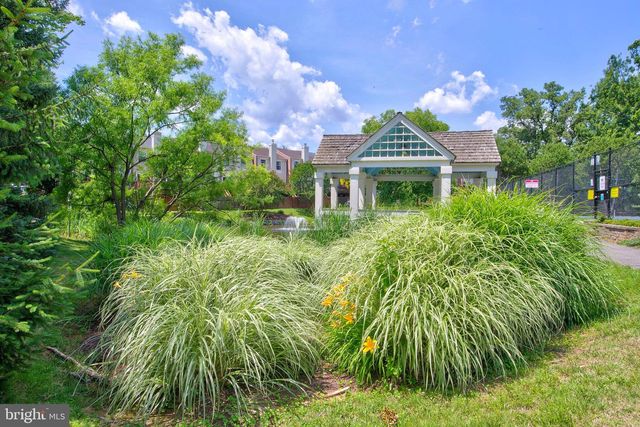 6576 MEDINAH LN, Alexandria, VA 22312