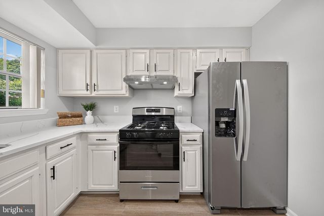 6576 MEDINAH LN, Alexandria, VA 22312