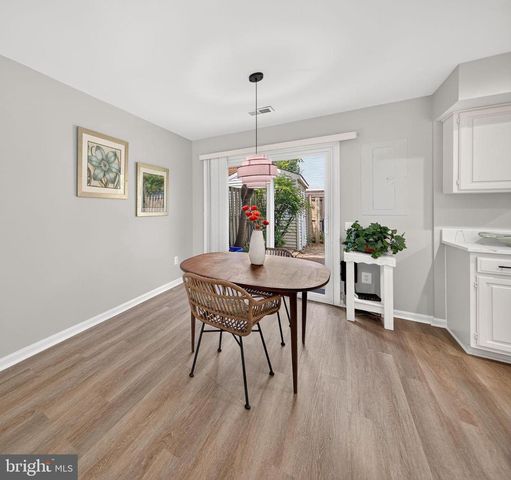 6576 MEDINAH LN, Alexandria, VA 22312