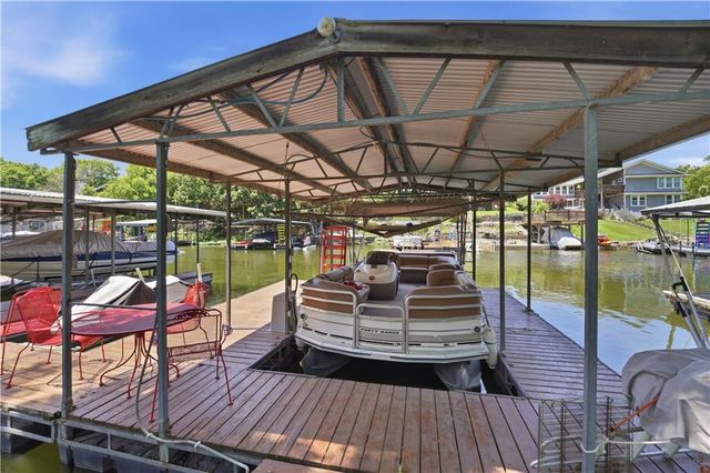 579 N Winnebago Drive, Lake Winnebago, MO 64034