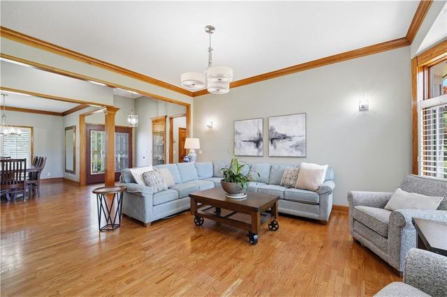 579 N Winnebago Drive, Lake Winnebago, MO 64034