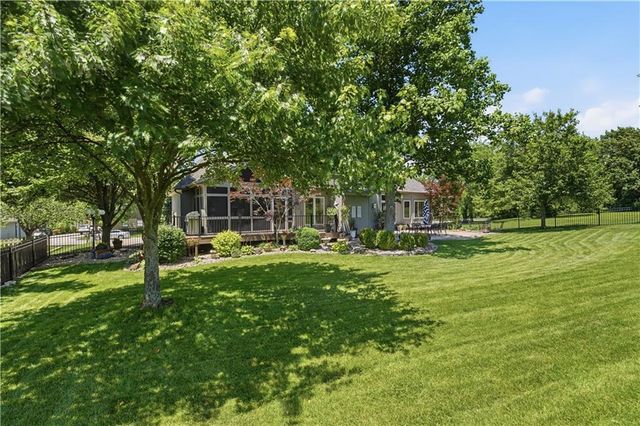 579 N Winnebago Drive, Lake Winnebago, MO 64034
