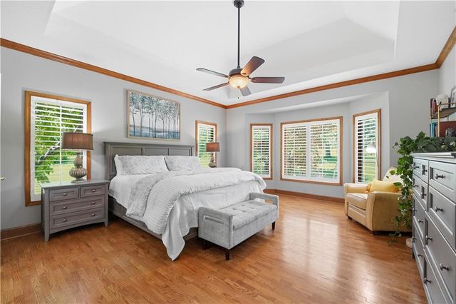 579 N Winnebago Drive, Lake Winnebago, MO 64034