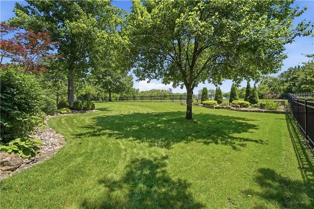 579 N Winnebago Drive, Lake Winnebago, MO 64034