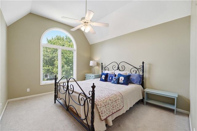 579 N Winnebago Drive, Lake Winnebago, MO 64034