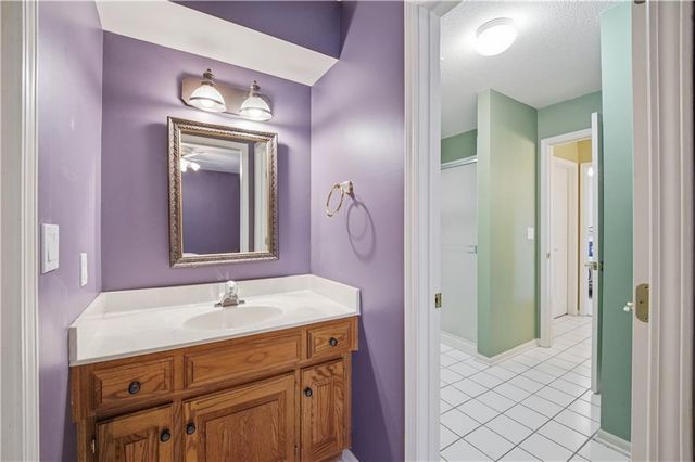 579 N Winnebago Drive, Lake Winnebago, MO 64034