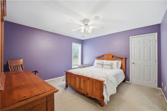 579 N Winnebago Drive, Lake Winnebago, MO 64034