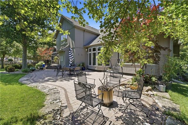 579 N Winnebago Drive, Lake Winnebago, MO 64034