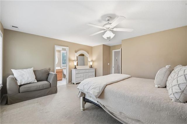 579 N Winnebago Drive, Lake Winnebago, MO 64034