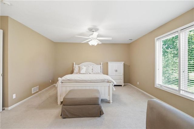 579 N Winnebago Drive, Lake Winnebago, MO 64034