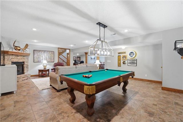 579 N Winnebago Drive, Lake Winnebago, MO 64034